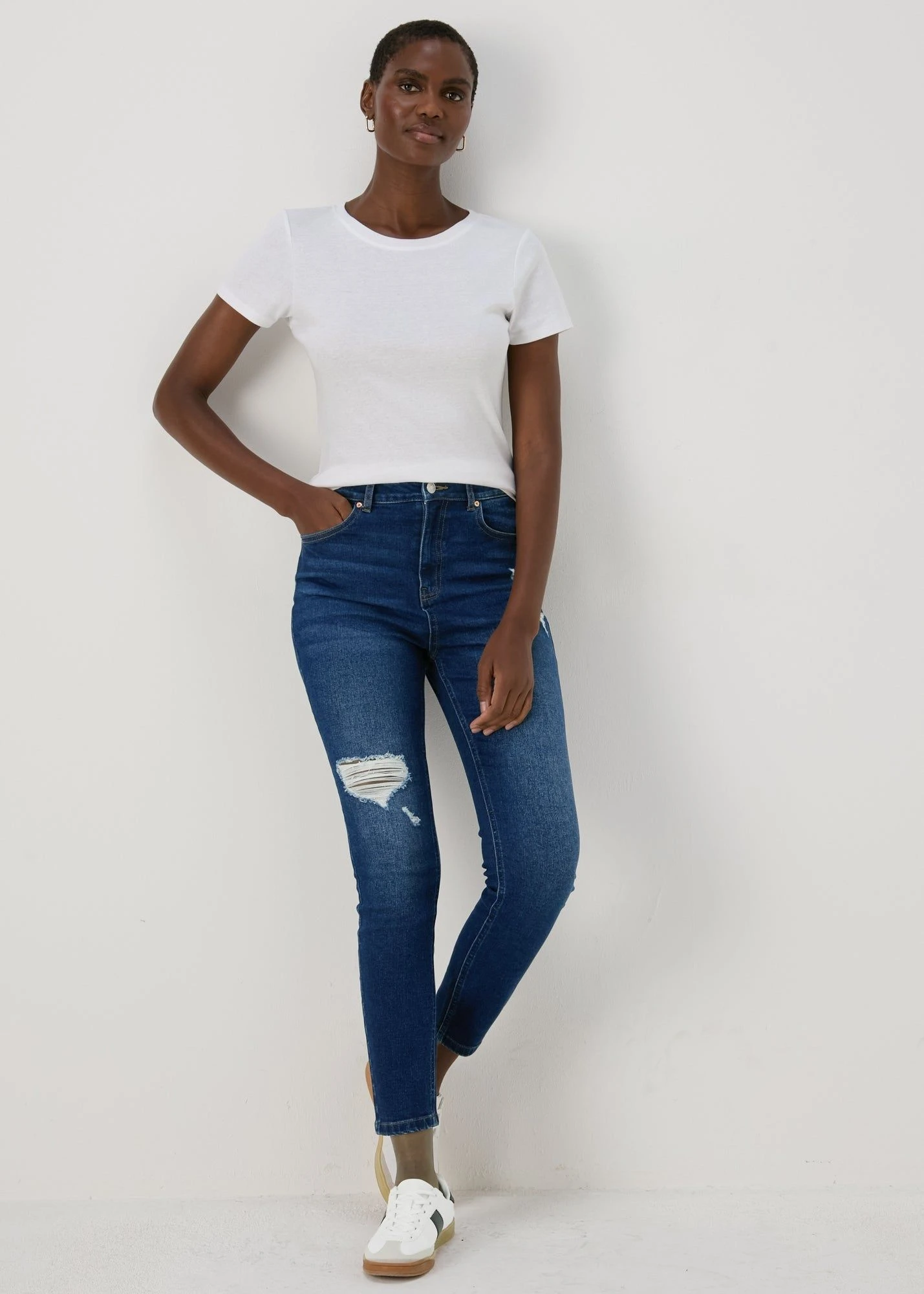 What Color Jeans With A White Shirt With Jordans With Black Jeans