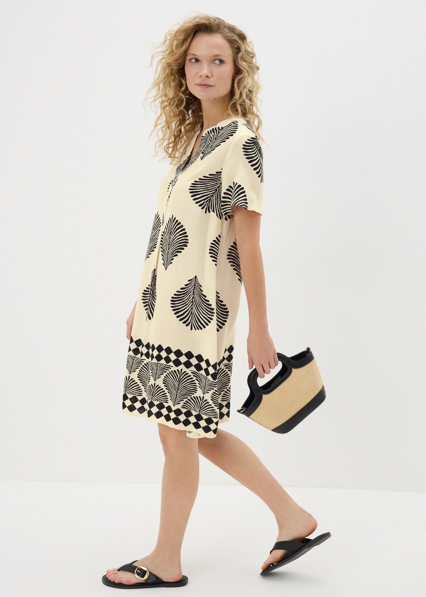 Buy Monochrome Shell Tunic Beach Dress-Black/White-18 Online in UAE from Matalan Buy Monochrome Shell Tunic Beach Dress-Black/White-18 Online in UAE from Matalan